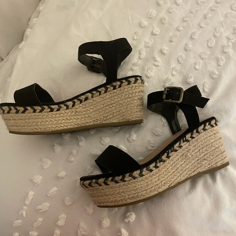 Black Lulus sandals